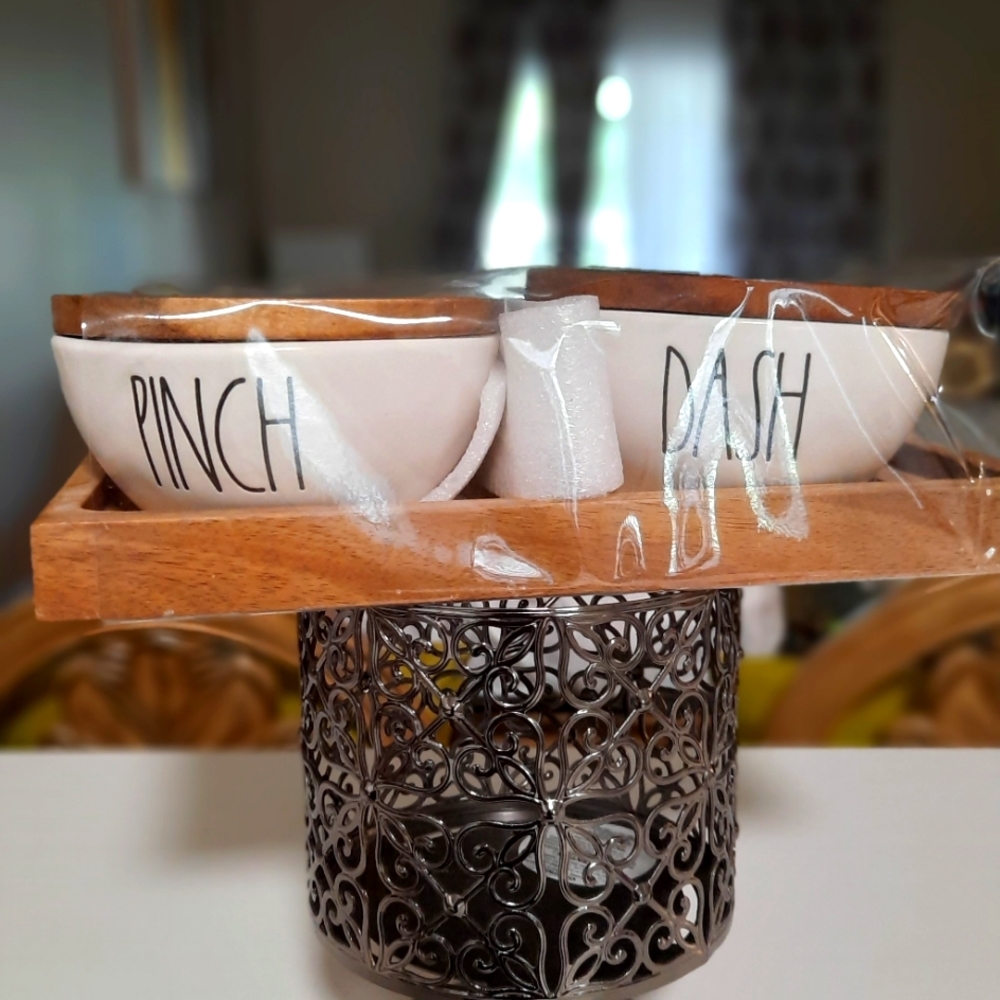 Rae Dunn dash & pinch